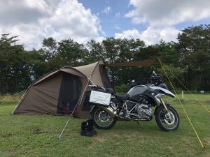 内山牧場キャンプ場テント設営3