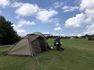 内山牧場キャンプ場テント設営4